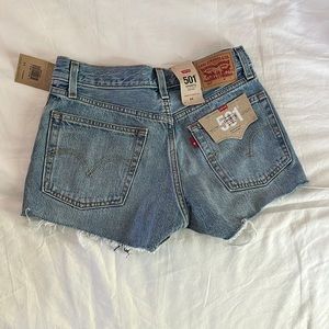 NWT Levi’s jean shorts